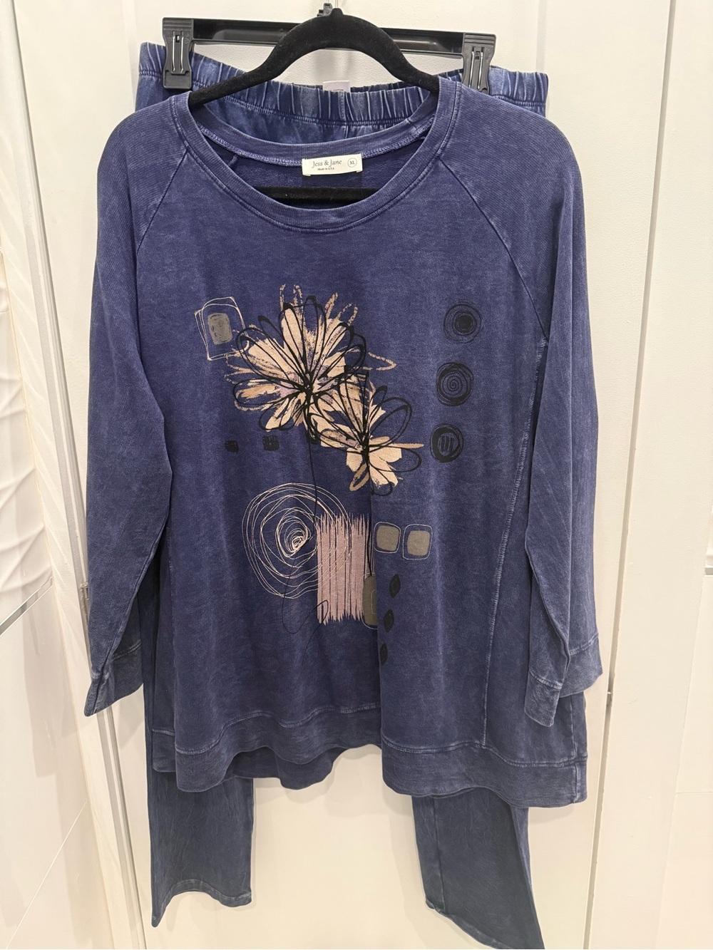 Washed Indigo Floral Graphic Long-Sleeve Tee with matching leggings top Xl leg L